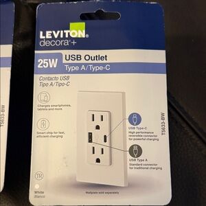 Leviton White USB Outlet 25W